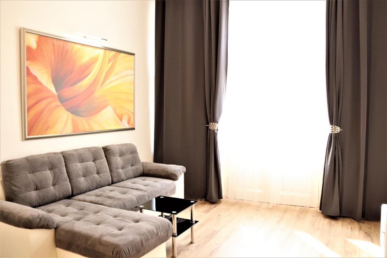 Flowers Apartments Prague Exterior photo